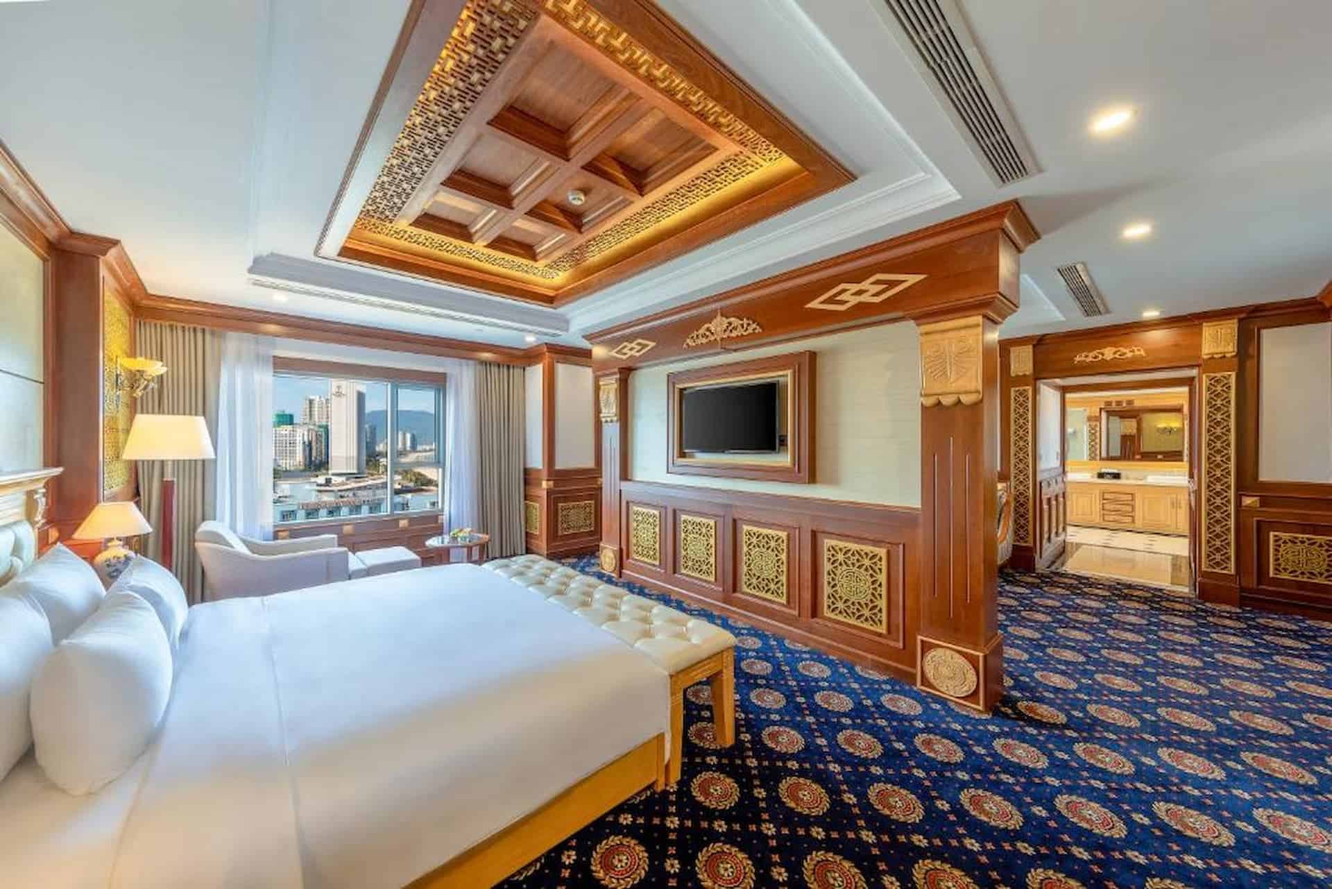 Thiết kế sang trọng tự như một căn phòng được rát vàng
