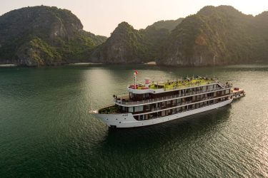 thumbnail Voucher du thuyền La Casta Regal Cruise 5 sao 2 ngày 1 đêm trên Vịnh Hạ Long
